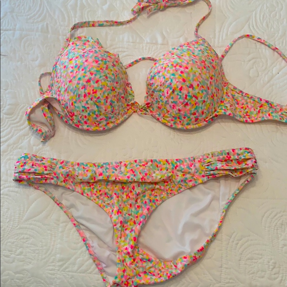 Victoria’s Secret bikini